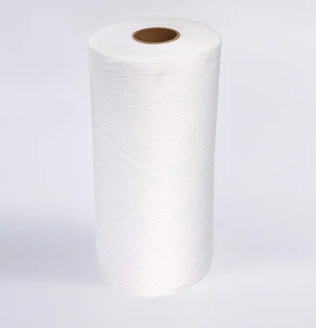 Aké faktory ovplyvňujú mäkkosť netkaných tkanín a ako by sa mali tieto faktory kontrolovať?